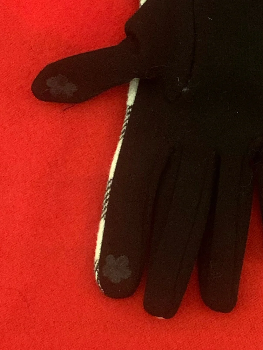 TOUCH GLOVES